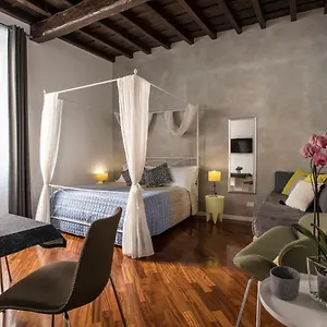  Apartment Near Trevi Fountain
