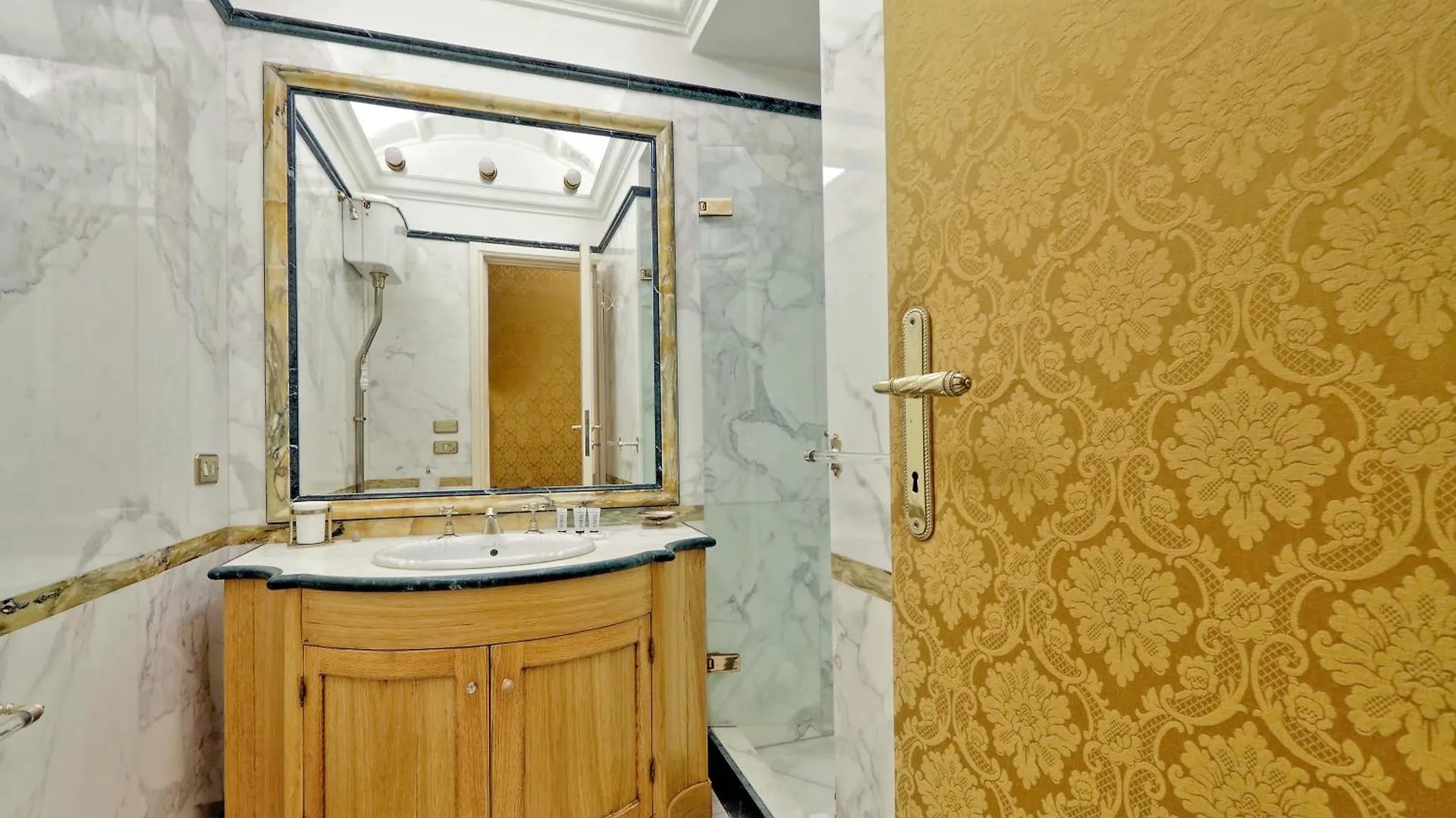 Tritone Luxury House Apartment Rome 0*,