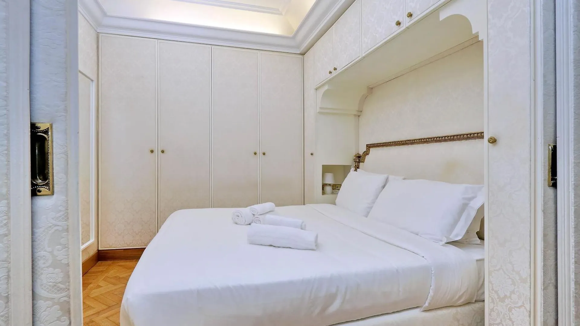 Tritone Luxury House Apartment Rome Italy